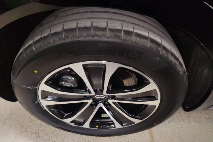 Used Hima AITO M7 2026 Model Range-Extending Max All-Wheel Drive 5-Seater Version Right Rear Wheel Hub