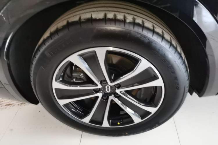 Used Hima AITO M7 2026 Model Range-Extending Max All-Wheel Drive 5-Seater Version Right Rear Wheel Hub