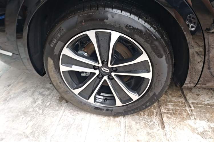 Used Hima AITO M7 2026 Model Range-Extending Max All-Wheel Drive 5-Seater Version Right Rear Wheel Hub