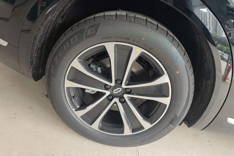Used Hima AITO M7 2026 Model, Range-Extended Max Long-Range Version, 6 Seats Right Rear Wheel Hub