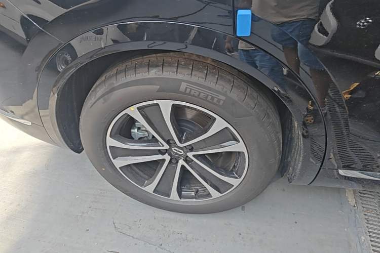 Used Hima AITO M7 2026 Model, Range-Extended Max Long-Range Version, 5 Seats Right Rear Wheel Hub