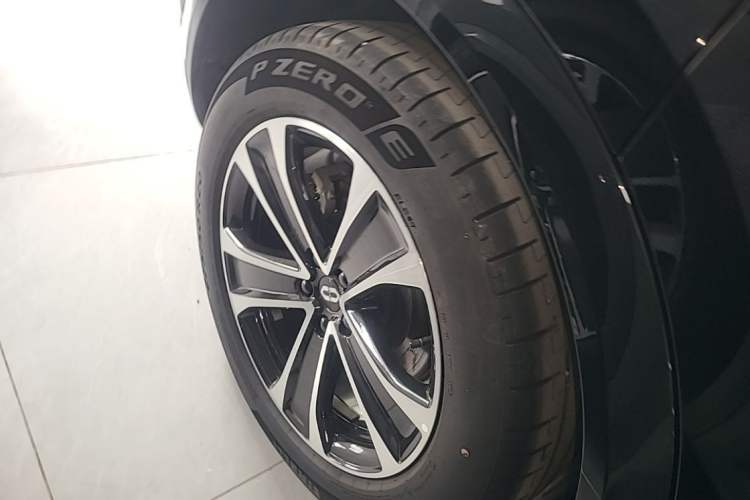 Used Hima AITO M7 2026 Model Range-Extending Ultra All-Wheel Drive 5-Seater Version Right Rear Wheel Hub