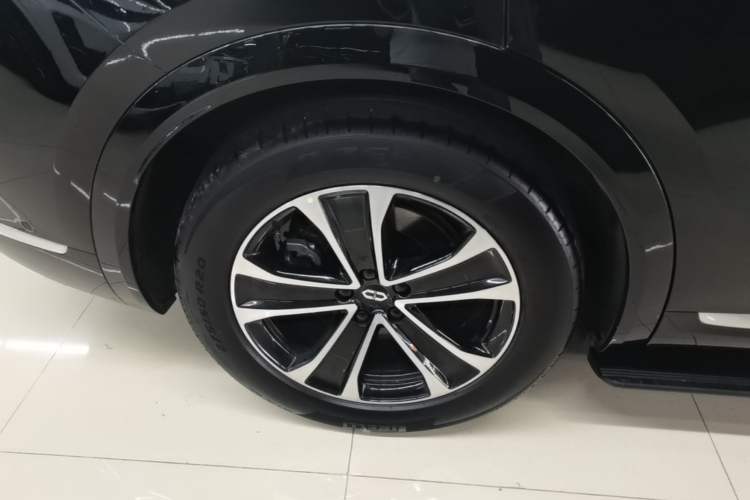 Used Hima AITO M7 2026 Model Pure Electric Max Long Range 6-Seater Version Right Rear Wheel Hub