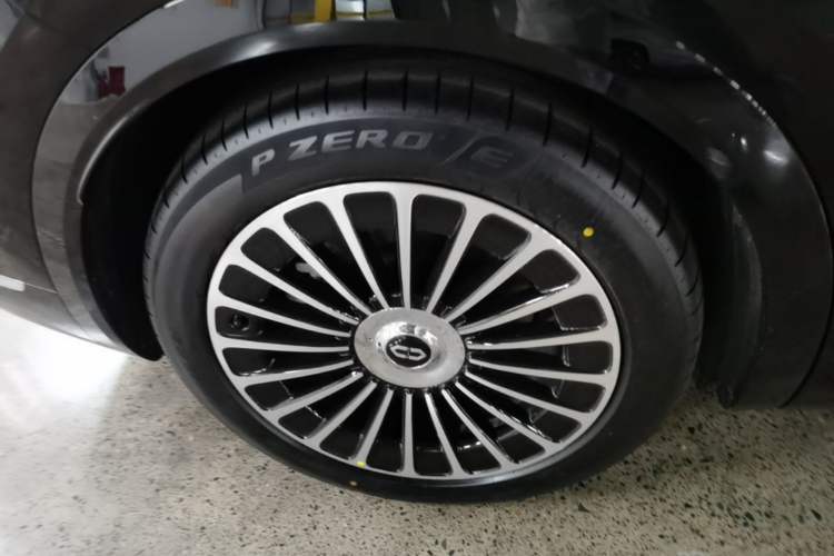 Used Hima AITO M7 2026 Model Range-Extending Max All-Wheel Drive 5-Seater Version Right Rear Wheel Hub
