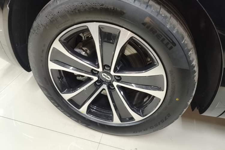Used Hima AITO M7 2026 Model Range-Extending Max All-Wheel Drive 5-Seater Version Right Rear Wheel Hub