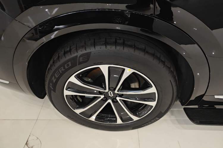 Used Hima AITO M7 2026 Model Range-Extending Max All-Wheel Drive 6-Seater Version Right Rear Wheel Hub