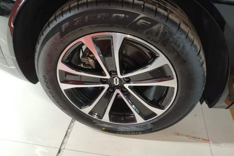 Used Hima AITO M7 2026 Model Range-Extending Max All-Wheel Drive 5-Seater Version Right Rear Wheel Hub