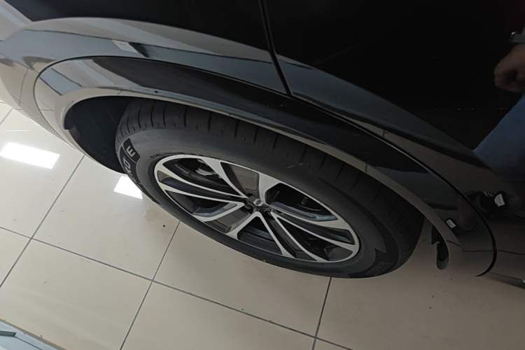 Used Hima AITO M7 2026 Model, Range-Extended Max Four-Wheel-Drive Version, 5 Seats (896-line LiDAR) Right Rear Wheel Hub