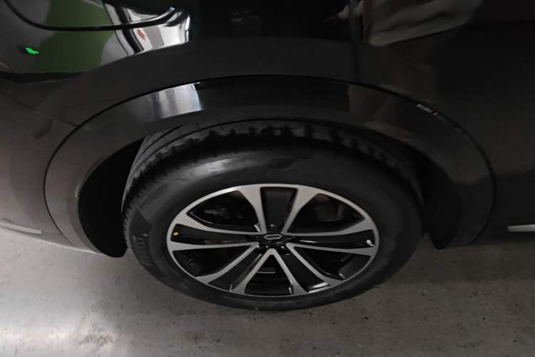 Used Hima AITO M7 2026 Model Range-Extending Max All-Wheel Drive 5-Seater Version Right Rear Wheel Hub