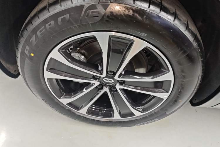 Used Hima AITO M7 2026 Model Range-Extending Max All-Wheel Drive 5-Seater Version Right Rear Wheel Hub