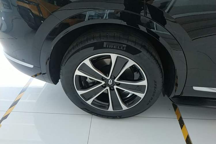 Used Hima AITO M7 2026 Model Range-Extending Ultra All-Wheel Drive 5-Seater Version Right Rear Wheel Hub