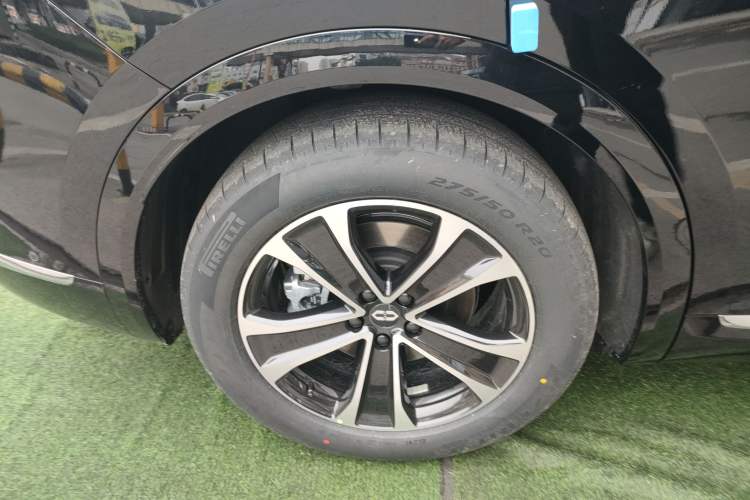 Used Hima AITO M7 2026 Model Pure Electric Max Long Range 5-Seater Version Right Rear Wheel Hub