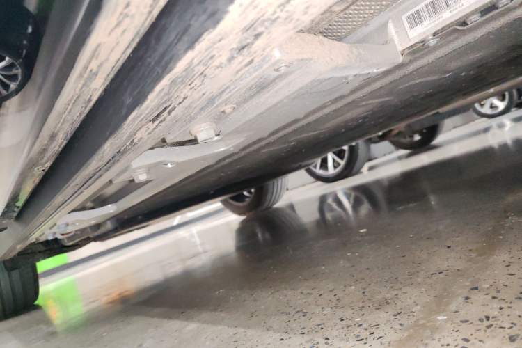 Used Hima AITO M7 2026 Model Range-Extending Max All-Wheel Drive 5-Seater Version Right Side Sill