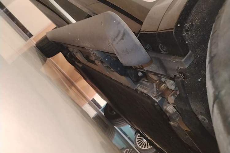 Used Hima AITO M7 2026 Model Range-Extending Ultra All-Wheel Drive 5-Seater Version Right Side Sill