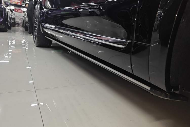 Used Hima AITO M7 2026 Model Range-Extending Max All-Wheel Drive 5-Seater Version Right Side Sill