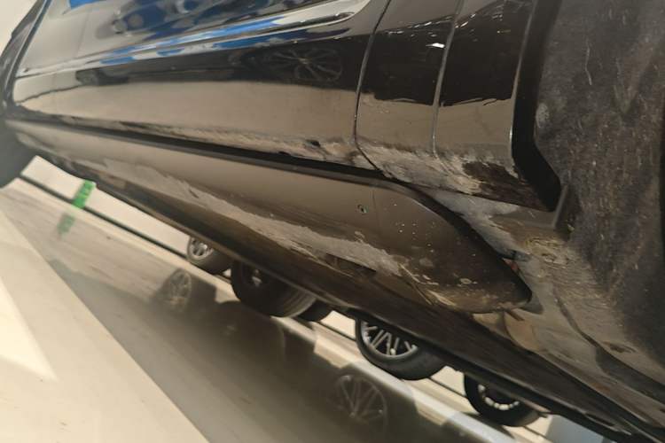 Used Hima AITO M7 2026 Model Range-Extending Max All-Wheel Drive 5-Seater Version Right Side Sill