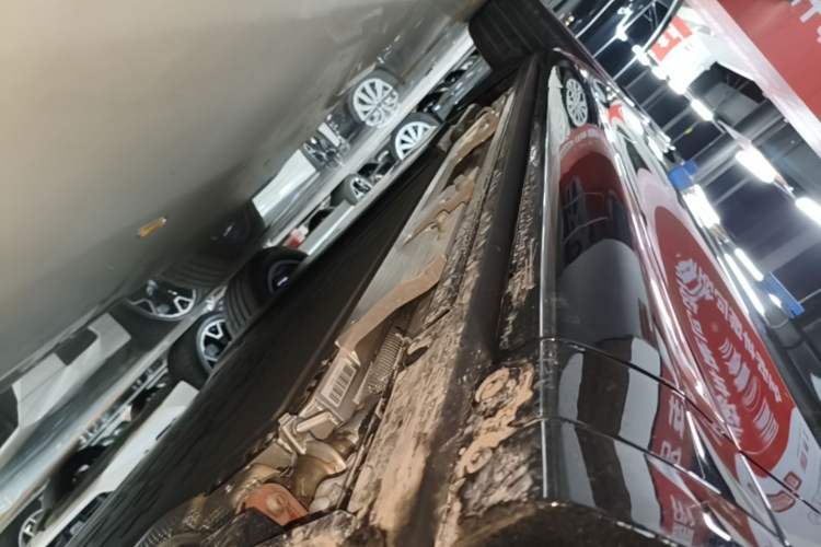 Used Hima AITO M7 2026 Model Range-Extending Max All-Wheel Drive 5-Seater Version Right Side Sill