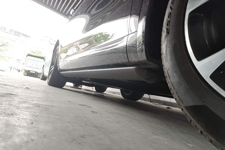 Used Hima AITO M7 2026 Model Range-Extending Ultra All-Wheel Drive 6-Seater Version Right Side Sill