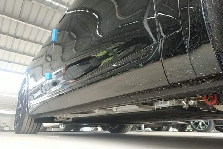 Used Hima AITO M7 2026 Model Range-Extending Ultra All-Wheel Drive 6-Seater Version Right Side Sill