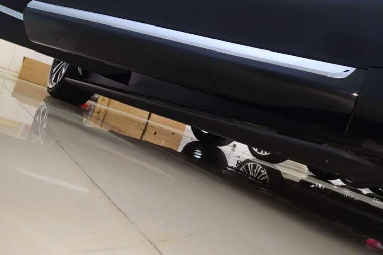Used Hima AITO M7 2026 Model Range-Extending Ultra All-Wheel Drive 5-Seater Version Right Side Sill