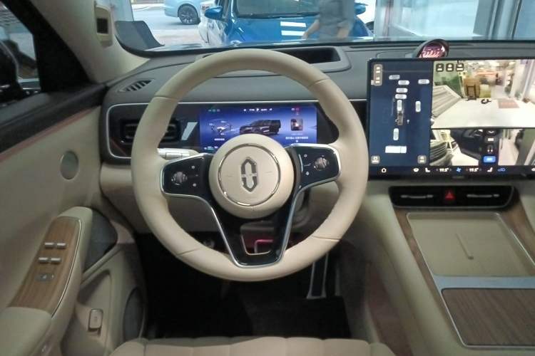 Used Hima AITO M7 2026 Model Range-Extending Ultra All-Wheel Drive 5-Seater Version Steering Wheel