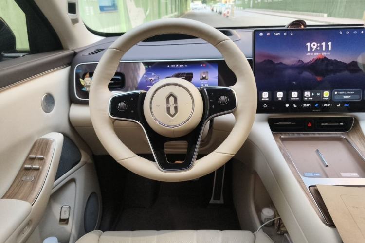 Used Hima AITO M7 2026 Model Range-Extending Ultra All-Wheel Drive 6-Seater Version Steering Wheel