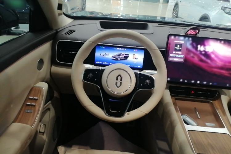 Used Hima AITO M7 2026 Model Range-Extending Max All-Wheel Drive 5-Seater Version Steering Wheel