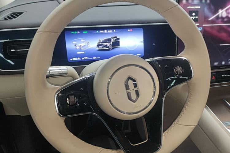 Used Hima AITO M7 2026 Model Range-Extending Max All-Wheel Drive 5-Seater Version Steering Wheel