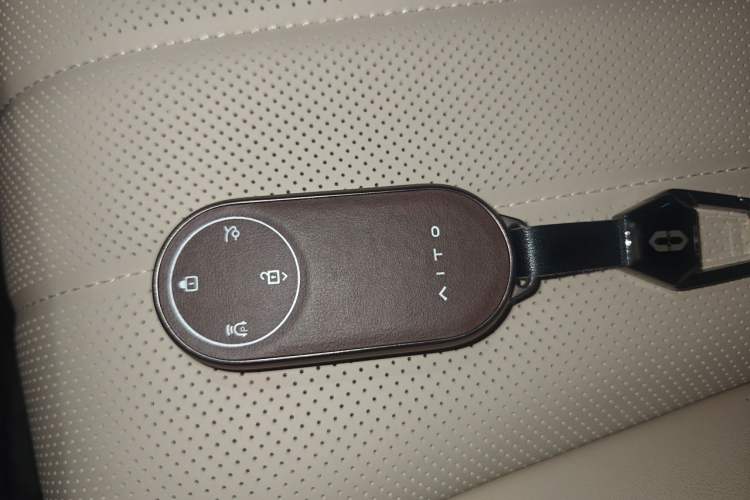 Used Hima AITO M7 2026 Model Range-Extending Max All-Wheel Drive 5-Seater Version Vehicle Key