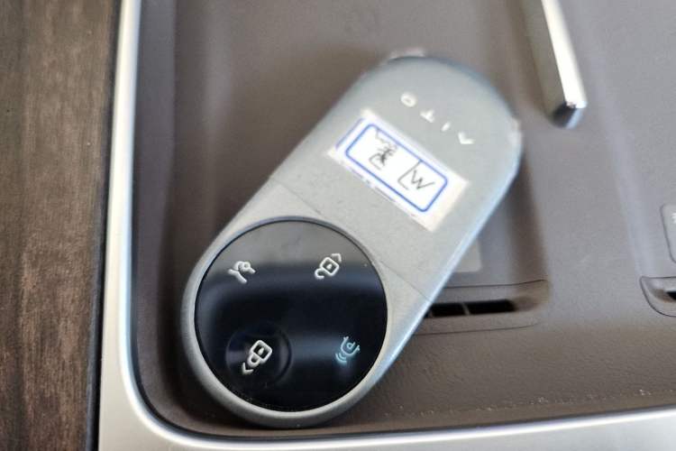 Used Hima AITO M7 2026 Model Range-Extending Ultra All-Wheel Drive 6-Seater Version Vehicle Key