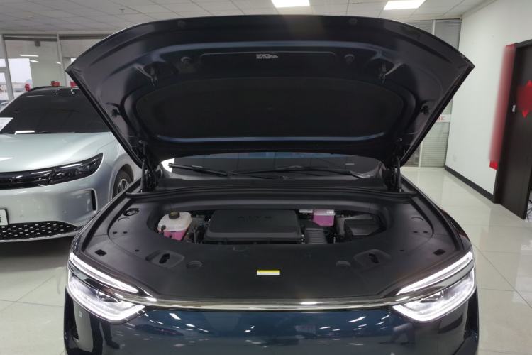 Used Hima AITO M7  Engine Bay