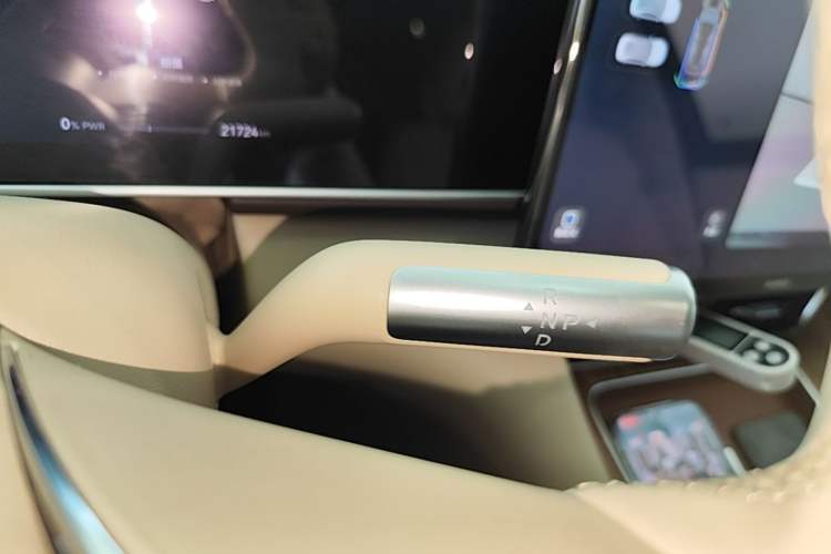 Used Hima AITO M7 2026 Model Range-Extending Max All-Wheel Drive 5-Seater Version Gear Lever