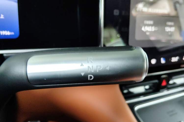Used Hima AITO M7 2026 Model Range-Extending Ultra All-Wheel Drive 5-Seater Version Gear Lever