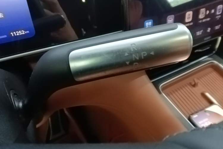 Used Hima AITO M7 2026 Model Range-Extending Ultra All-Wheel Drive 5-Seater Version Gear Lever