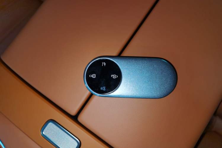 Used Hima AITO M7  Interior 1
