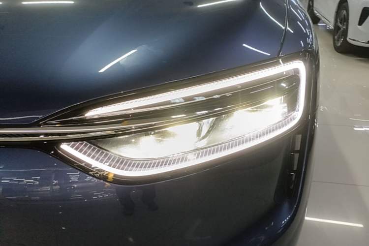 Used Hima AITO M7 2026 Model Range-Extending Ultra All-Wheel Drive 5-Seater Version Left Front Headlight
