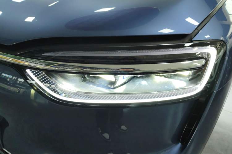 Used Hima AITO M7 2026 Model Range-Extending Ultra All-Wheel Drive 5-Seater Version Left Front Headlight