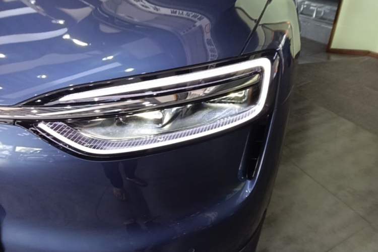 Used Hima AITO M7 2026 Model Range-Extending Ultra All-Wheel Drive 5-Seater Version Left Front Headlight