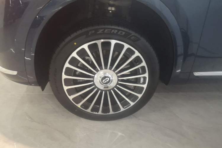 Used Hima AITO M7 2026 Model Range-Extending Max All-Wheel Drive 5-Seater Version Left Front Wheel Hub