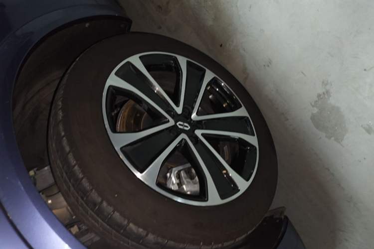 Used Hima AITO M7 2026 Model Range-Extending Ultra All-Wheel Drive 5-Seater Version Left Front Wheel Hub