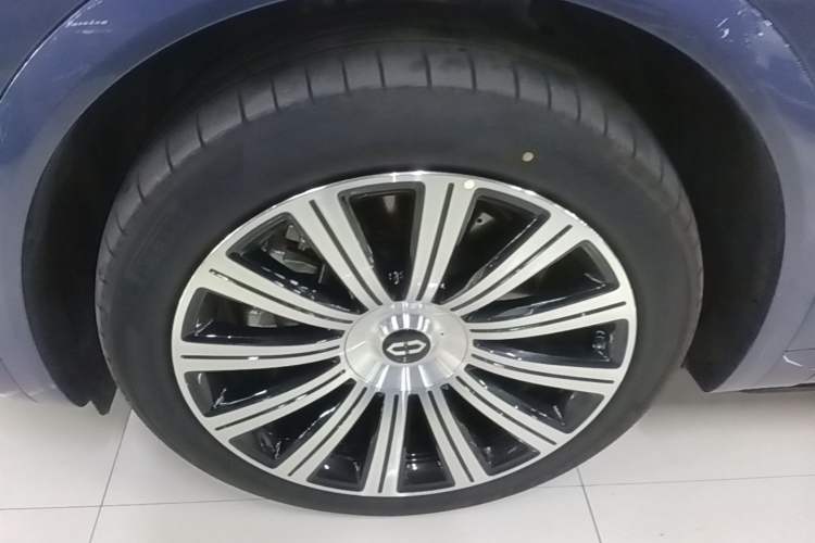 Used Hima AITO M7 2026 Model Range-Extending Ultra All-Wheel Drive 5-Seater Version Left Front Wheel Hub