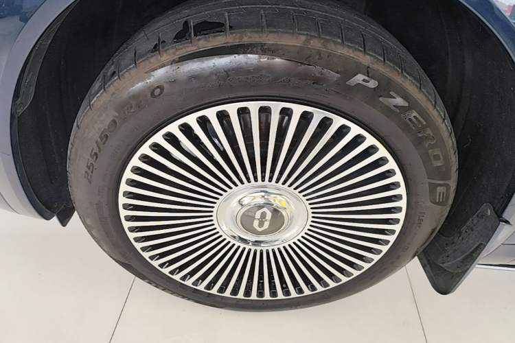 Used Hima AITO M7 2026 Model Range-Extending Max All-Wheel Drive 5-Seater Version Left Front Wheel Hub