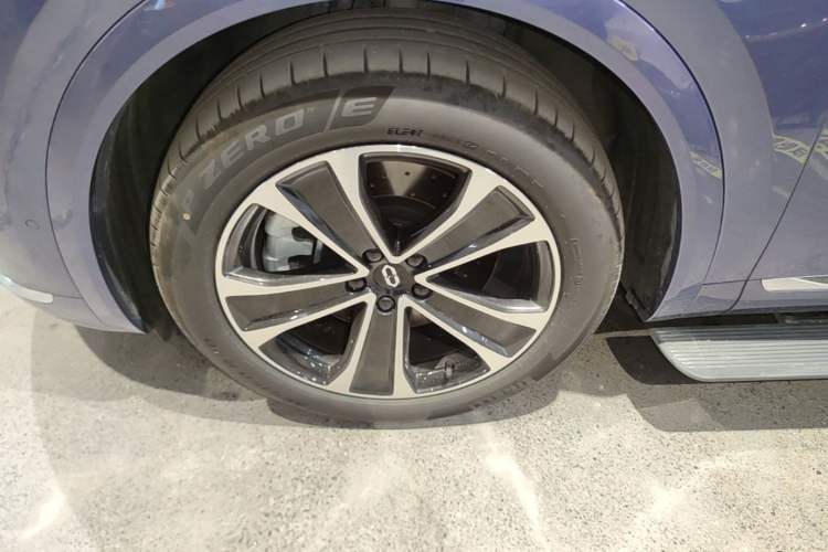 Used Hima AITO M7 2026 Model Range-Extending Ultra All-Wheel Drive 5-Seater Version Left Front Wheel Hub