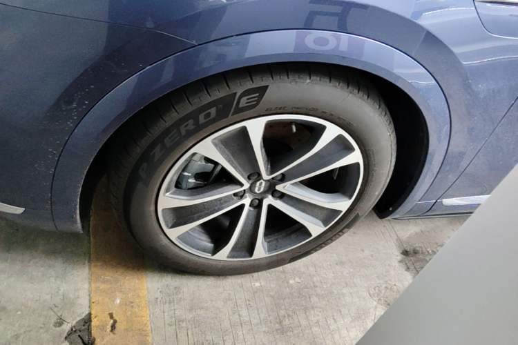 Used Hima AITO M7 2026 Model Range-Extending Ultra All-Wheel Drive 5-Seater Version Left Front Wheel Hub