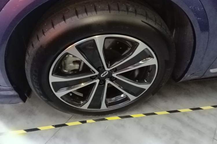 Used Hima AITO M7 2026 Model Range-Extending Ultra All-Wheel Drive 5-Seater Version Left Front Wheel Hub