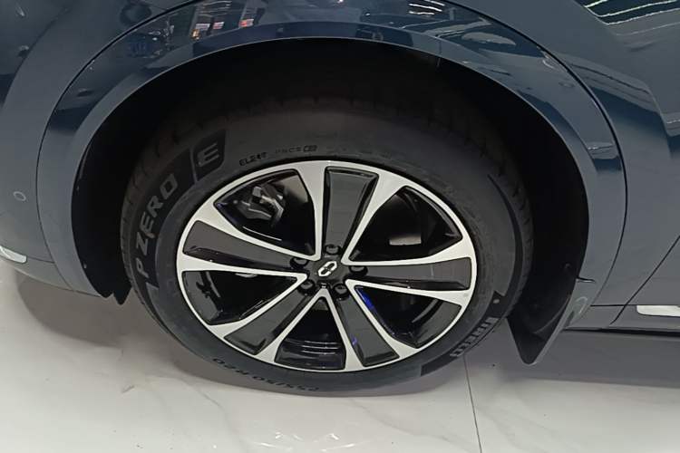 Used Hima AITO M7 2026 Model Range-Extending Pro+ All-Wheel Drive 5-Seater Version Left Front Wheel Hub