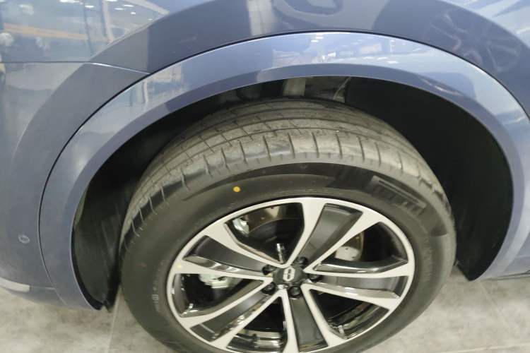 Used Hima AITO M7 2026 Model Range-Extending Ultra All-Wheel Drive 5-Seater Version Left Front Wheel Hub