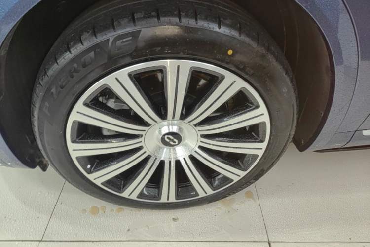 Used Hima AITO M7 2026 Model Range-Extending Ultra All-Wheel Drive 6-Seater Version Left Front Wheel Hub