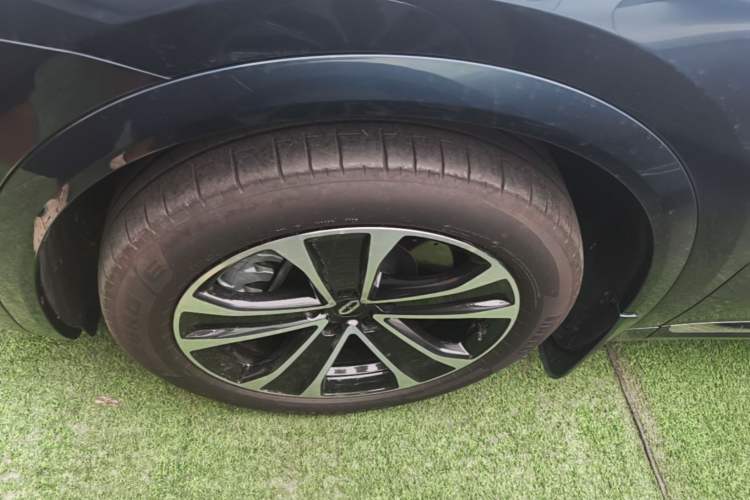 Used Hima AITO M7 2026 Model Range-Extending Max All-Wheel Drive 5-Seater Version Left Front Wheel Hub