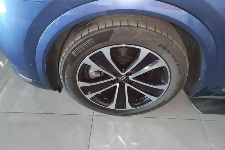 Used Hima AITO M7 2026 Model Range-Extending Ultra All-Wheel Drive 5-Seater Version Left Front Wheel Hub